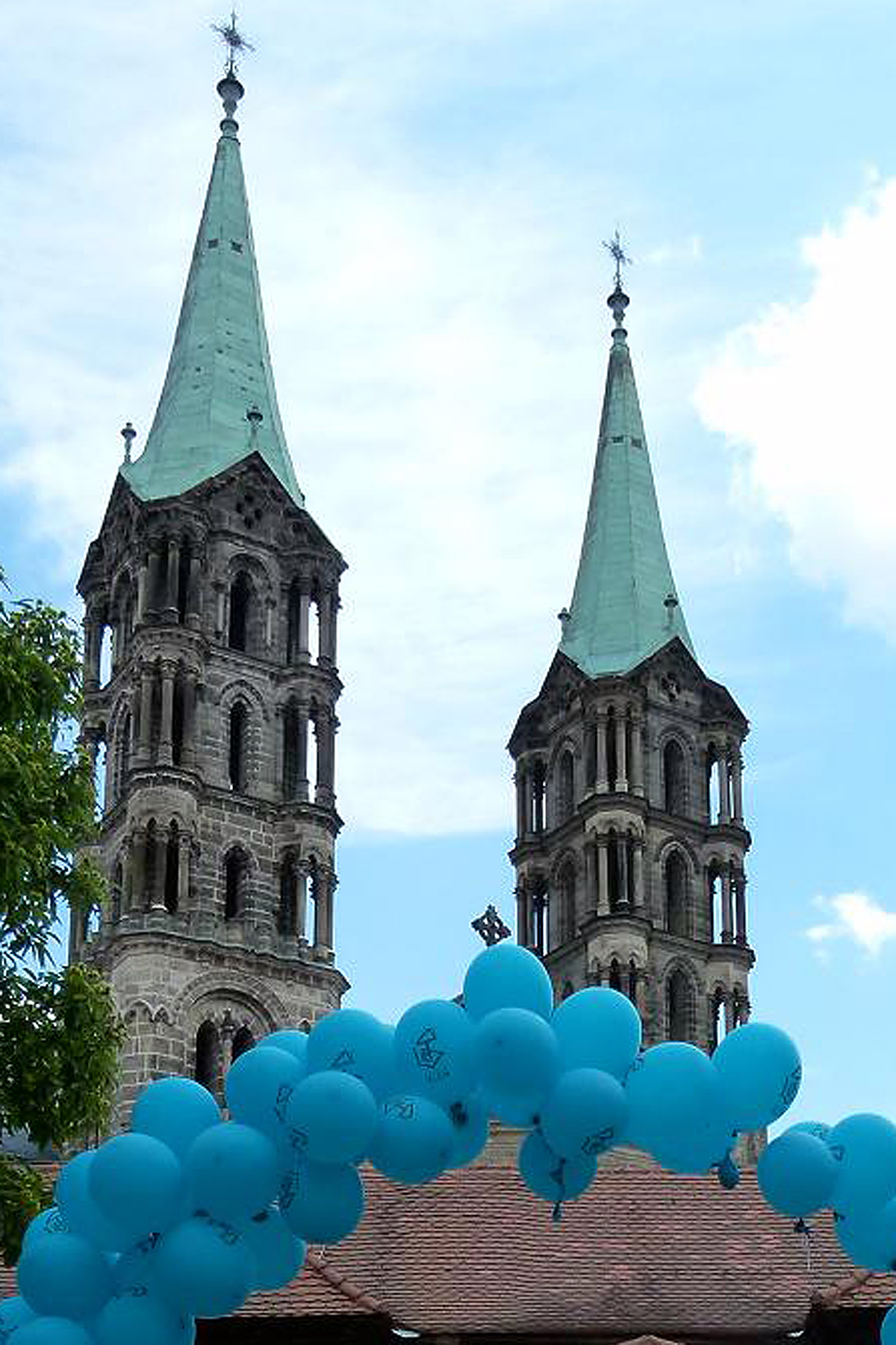 Domtürme mit Luftballons