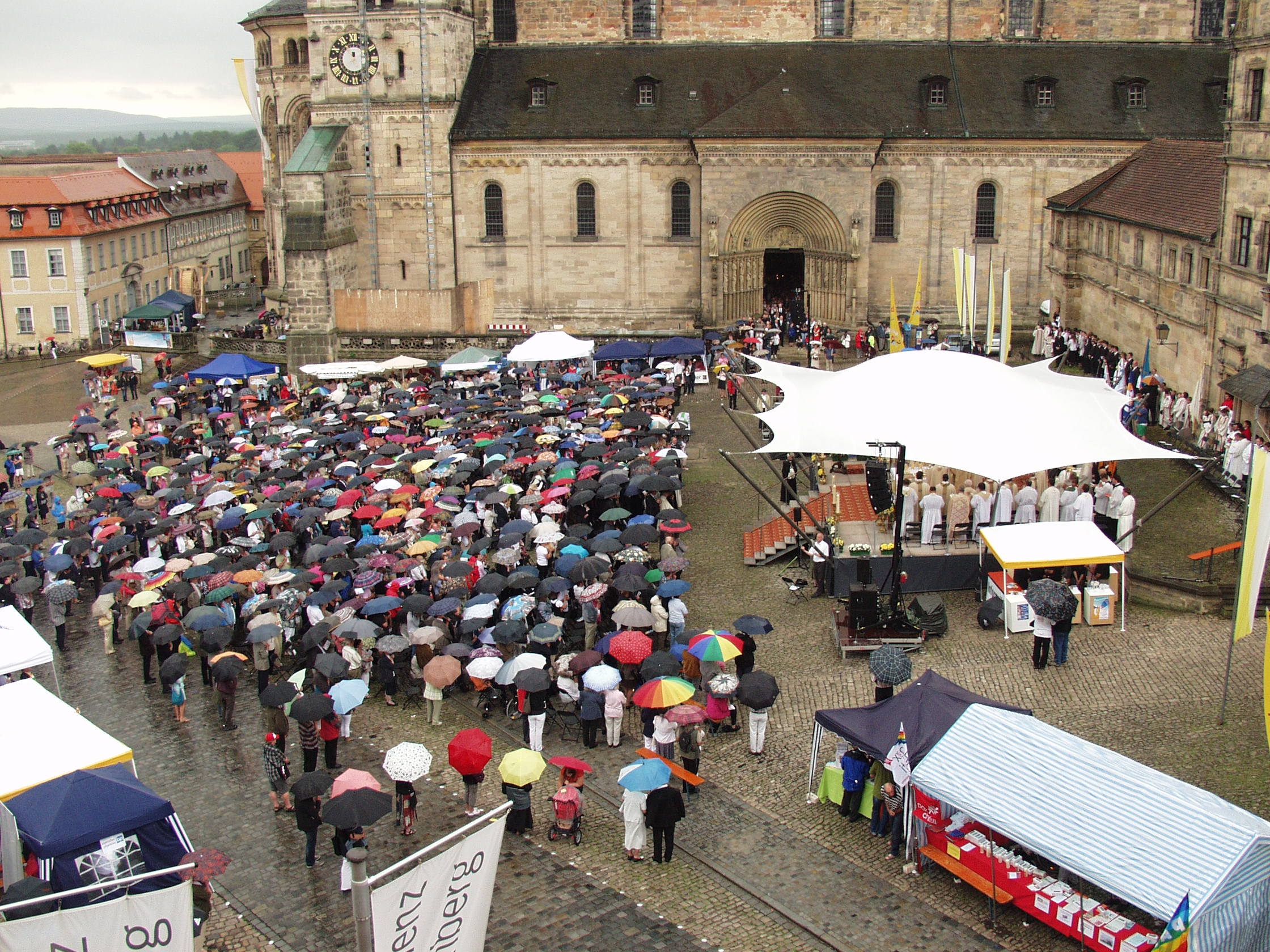 Gottesdienst im Regen