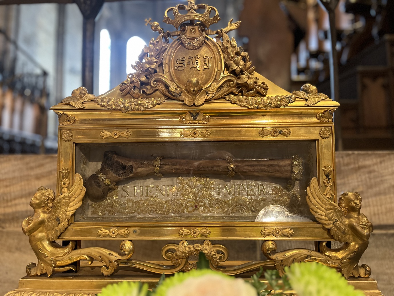 Die Heinrichsreliquie wurde im Bamberger Dom übergeben