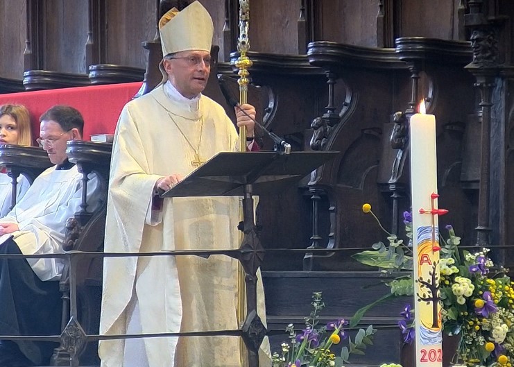 Erzbischof Gössl bei der Osterpredigt im Dom