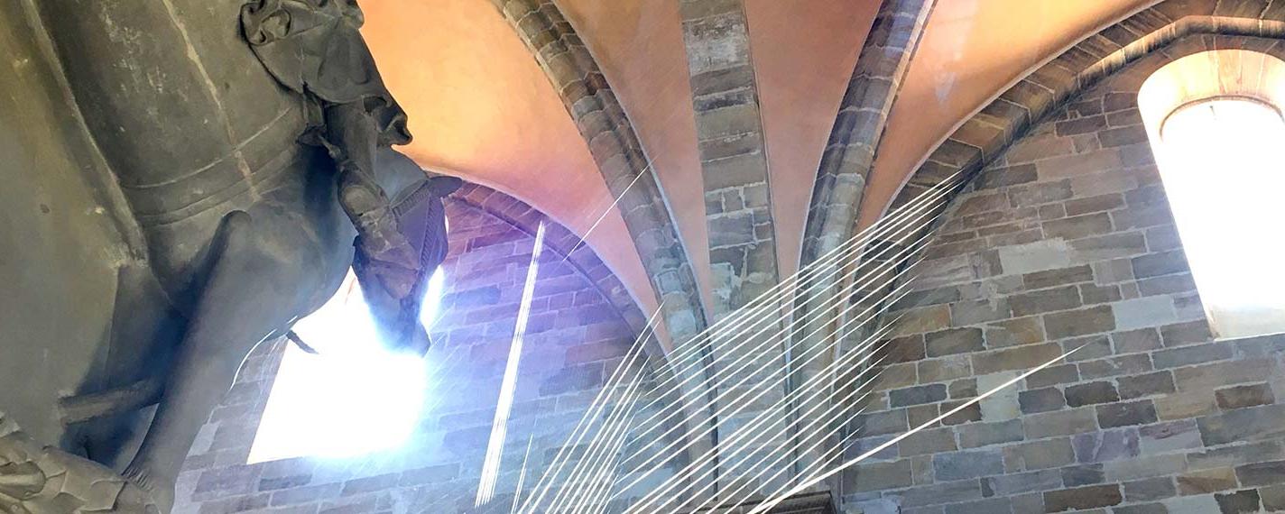 Kunstvolles Lichtgeflecht im Bamberger Dom